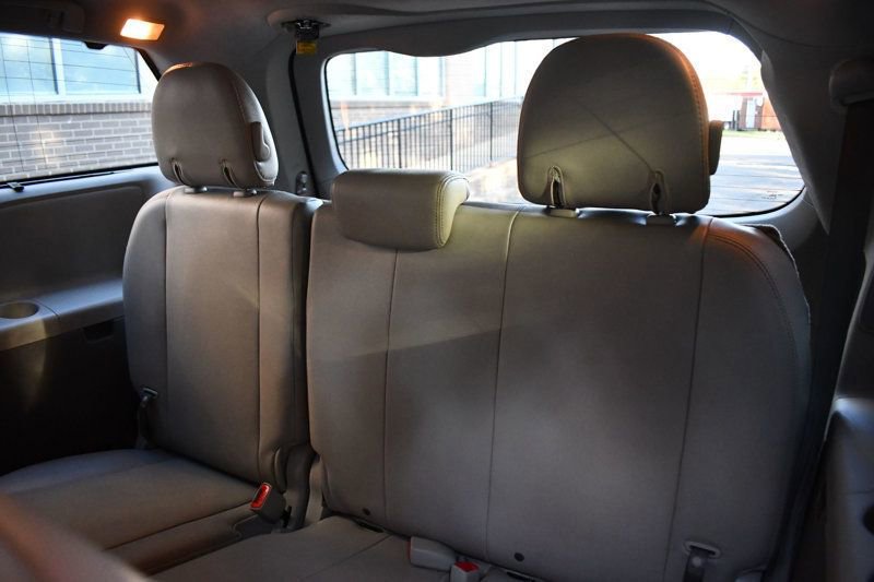 Used 2011 Toyota Sienna XLE w/ Premium Pkg image 30