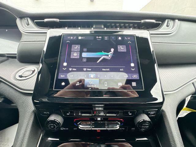 Certified 2024 Jeep Grand Cherokee Altitude image 20