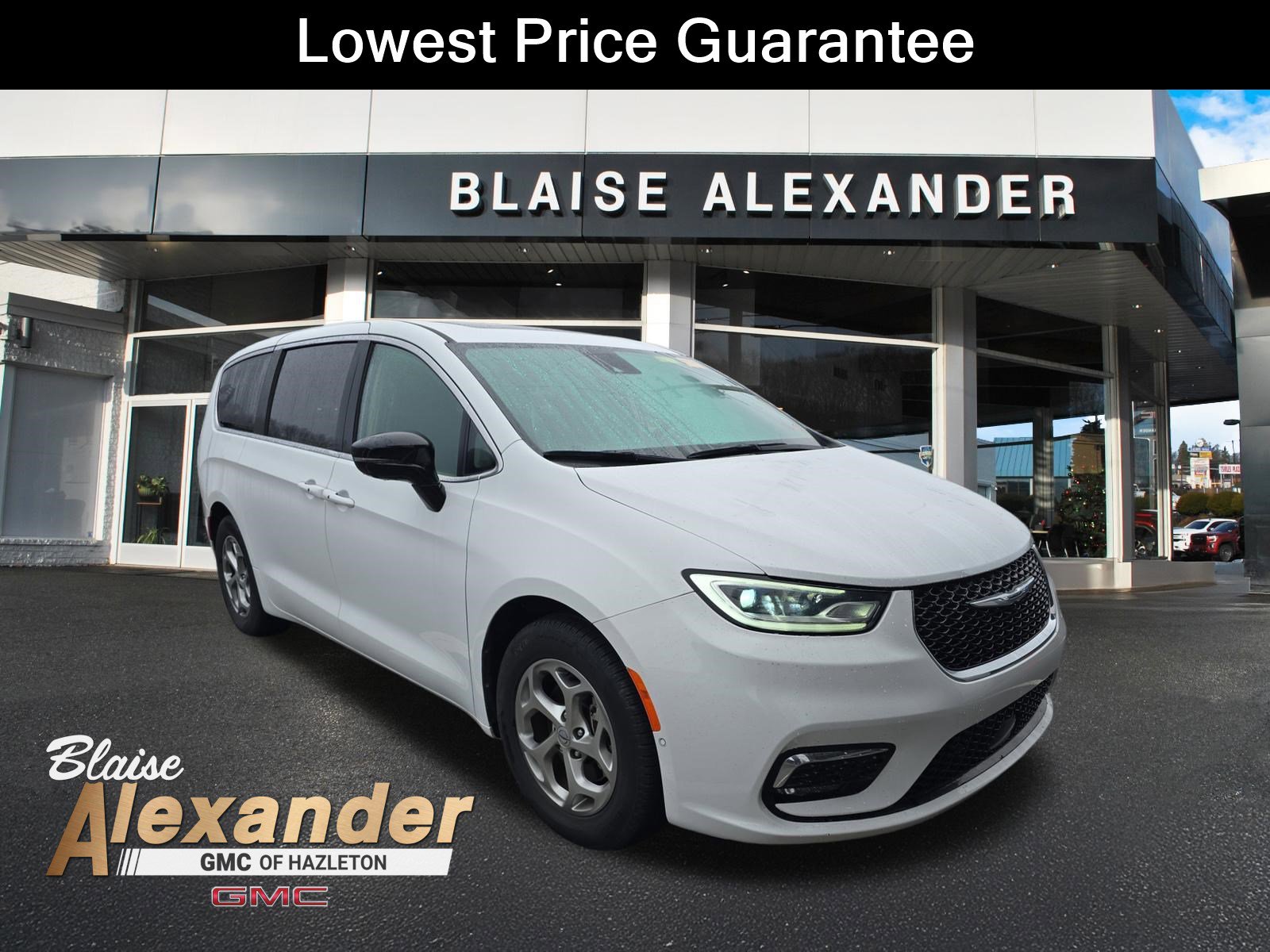 Used 2024 Chrysler Pacifica Limited image 1