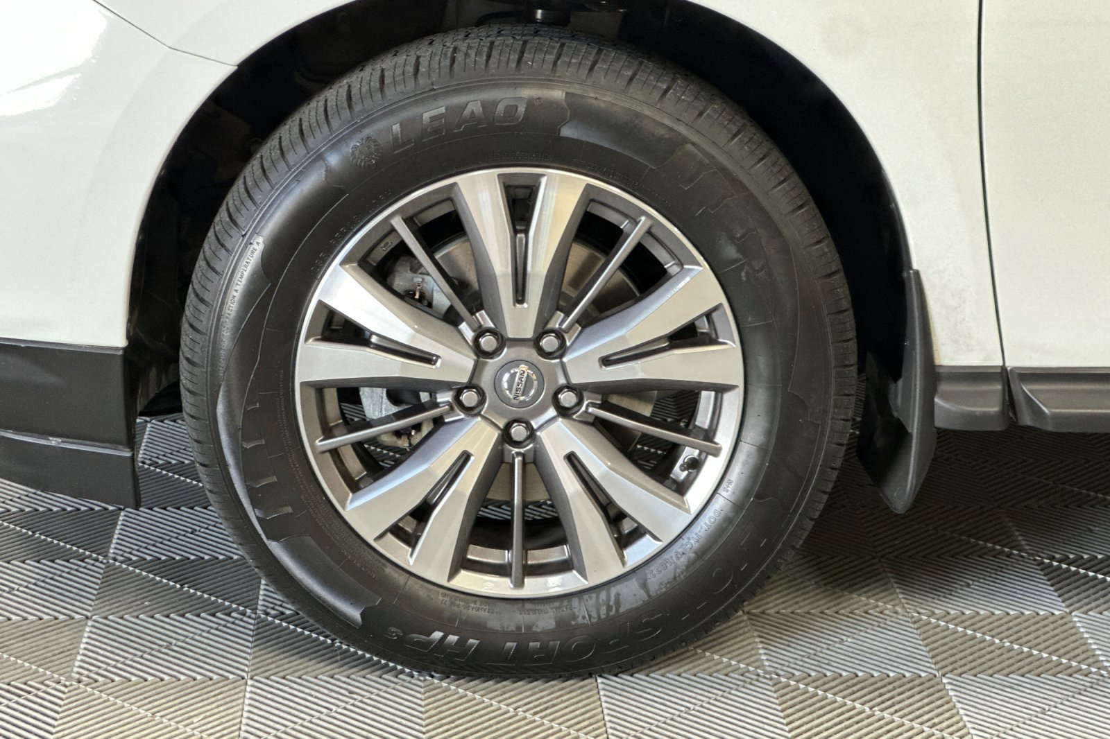 Used 2019 Nissan Pathfinder S image 44