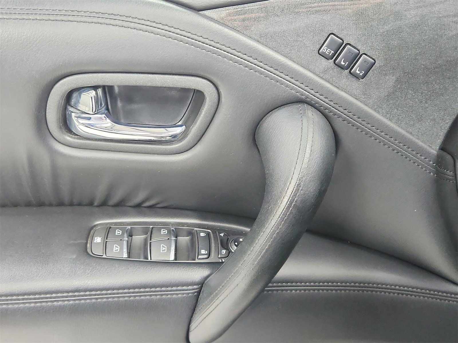 Used 2023 Nissan Armada SL w/ Midnight Edition Package image 34