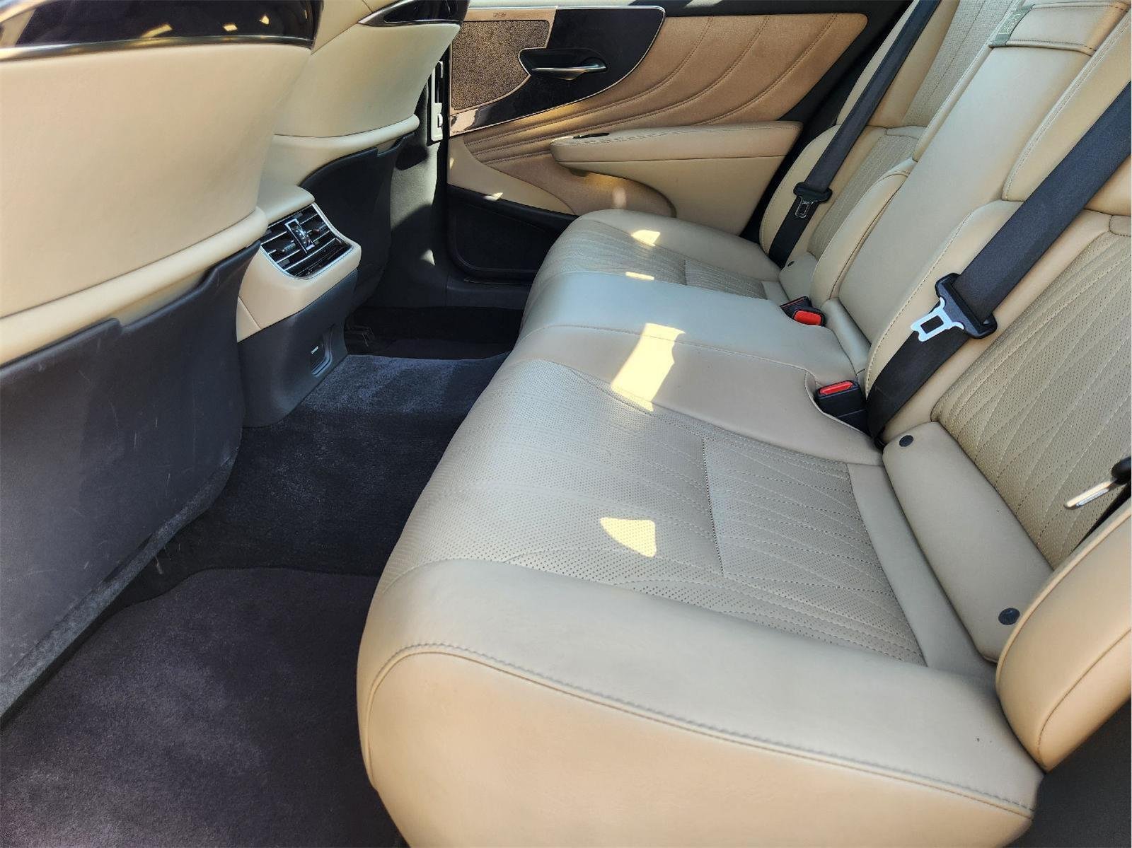 Used 2021 Lexus LS 500 w/ Interior Upgrade Package RWD image 31