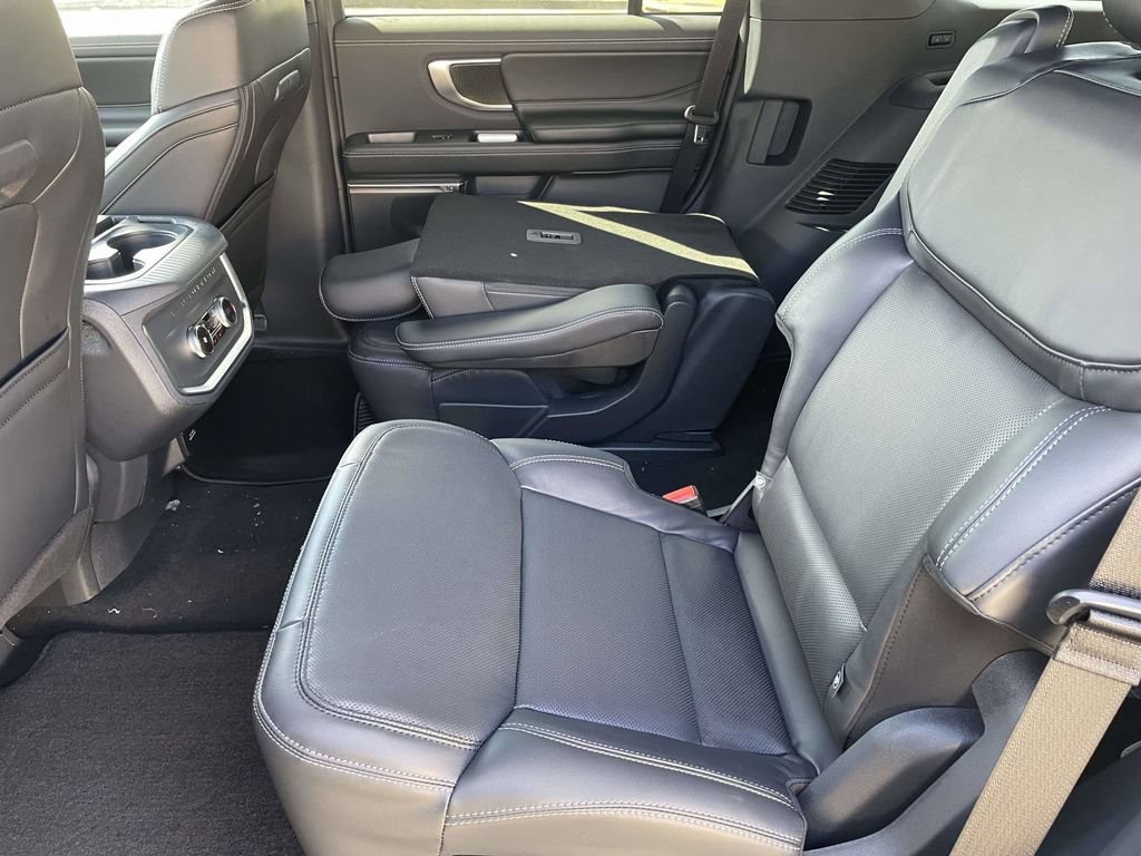 New 2026 Ford Expedition Platinum w/ Stealth Appearance Package AWD/4WD image 12