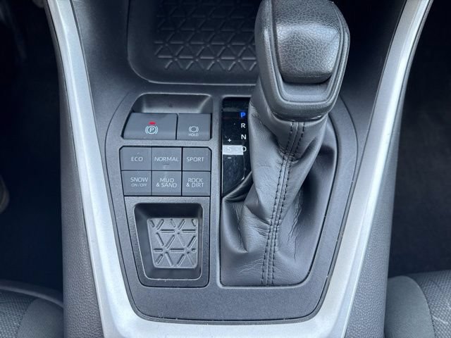 Used 2025 Toyota RAV4 XLE AWD/4WD image 18