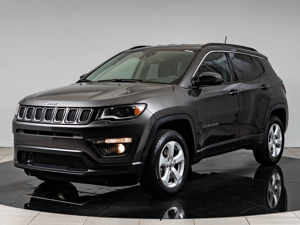 Used 2018 Jeep Compass Latitude w/ Popular Equipment Group AWD/4WD image 1