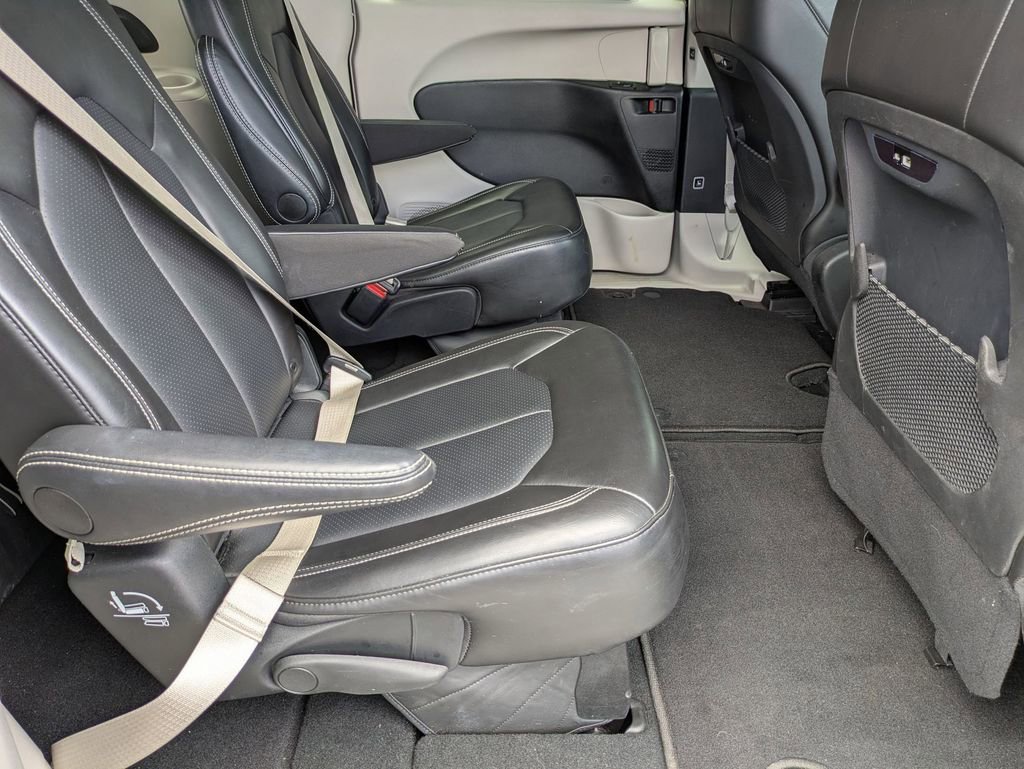 Used 2024 Chrysler Pacifica Touring-L FWD image 28