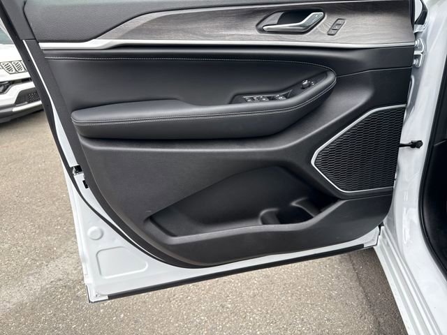 New 2026 Jeep Grand Cherokee L Limited AWD/4WD image 16