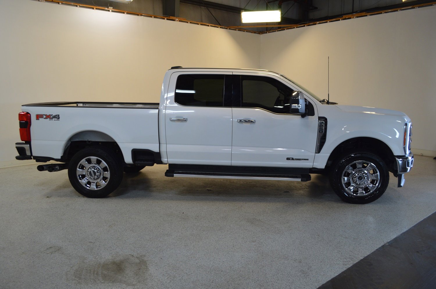Used 2023 Ford F250 Lariat w/ Chrome Package image 2