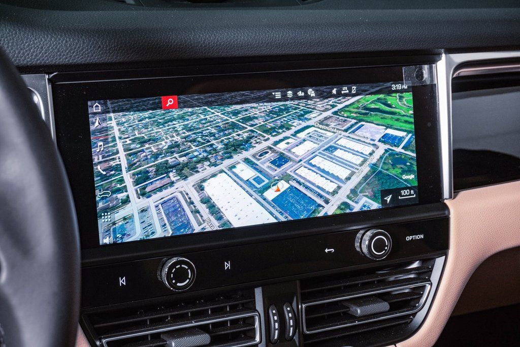 Certified 2025 Porsche Macan image 21