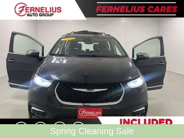 Used 2023 Chrysler Pacifica Limited FWD image 11