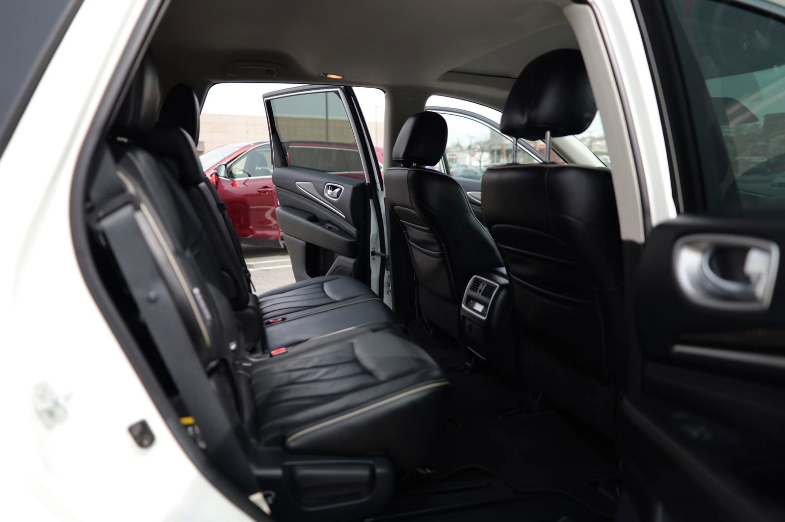 Used 2019 INFINITI QX60 Luxe w/ Essential Package image 34