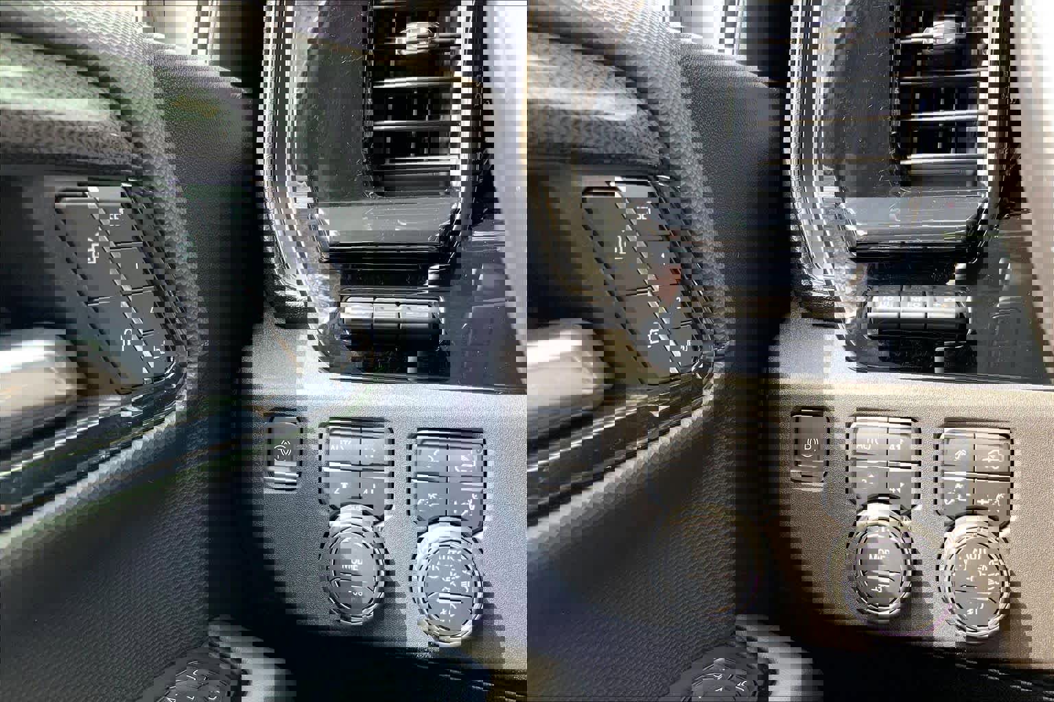 Used 2022 Chevrolet Silverado 1500 ZR2 w/ Technology Package AWD/4WD image 34