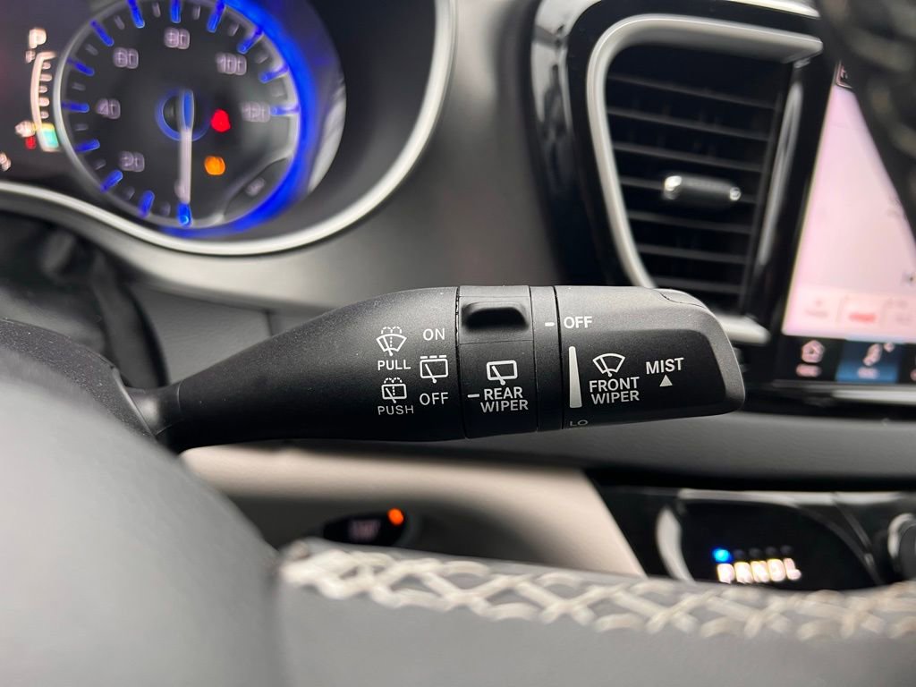 Used 2024 Chrysler Pacifica Touring-L image 25