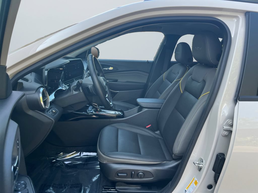 Used 2026 Chevrolet Trax ACTIV w/ Sunroof Package FWD image 9