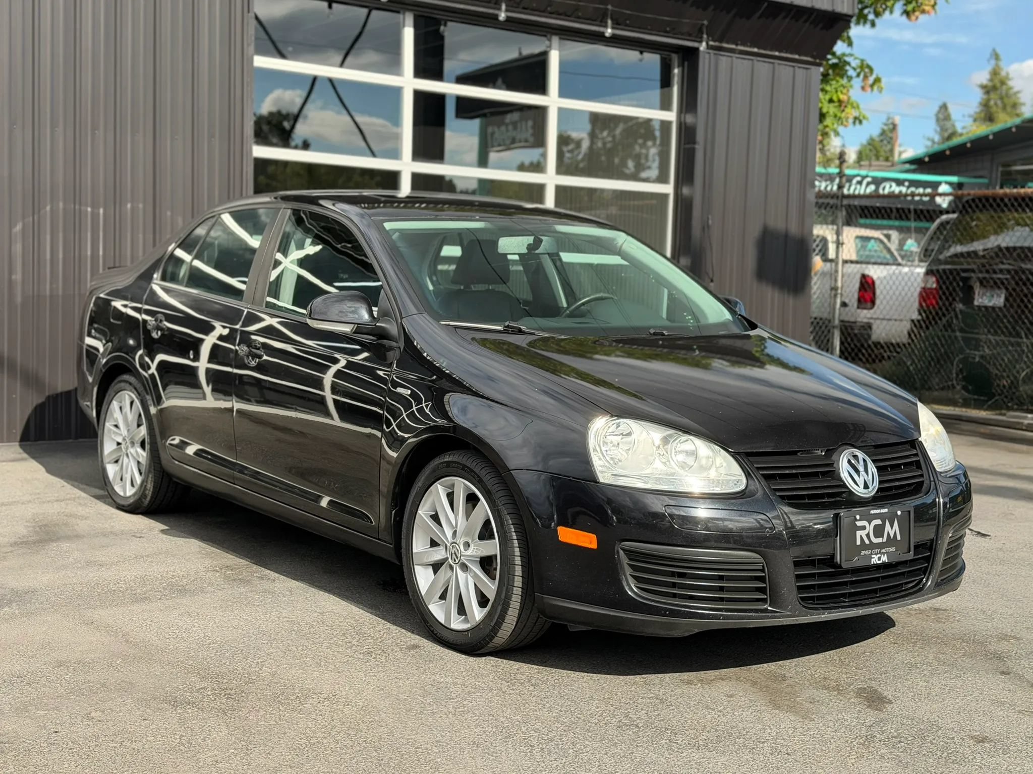 Used 2010 Volkswagen Jetta Wolfsburg Edition FWD image 3