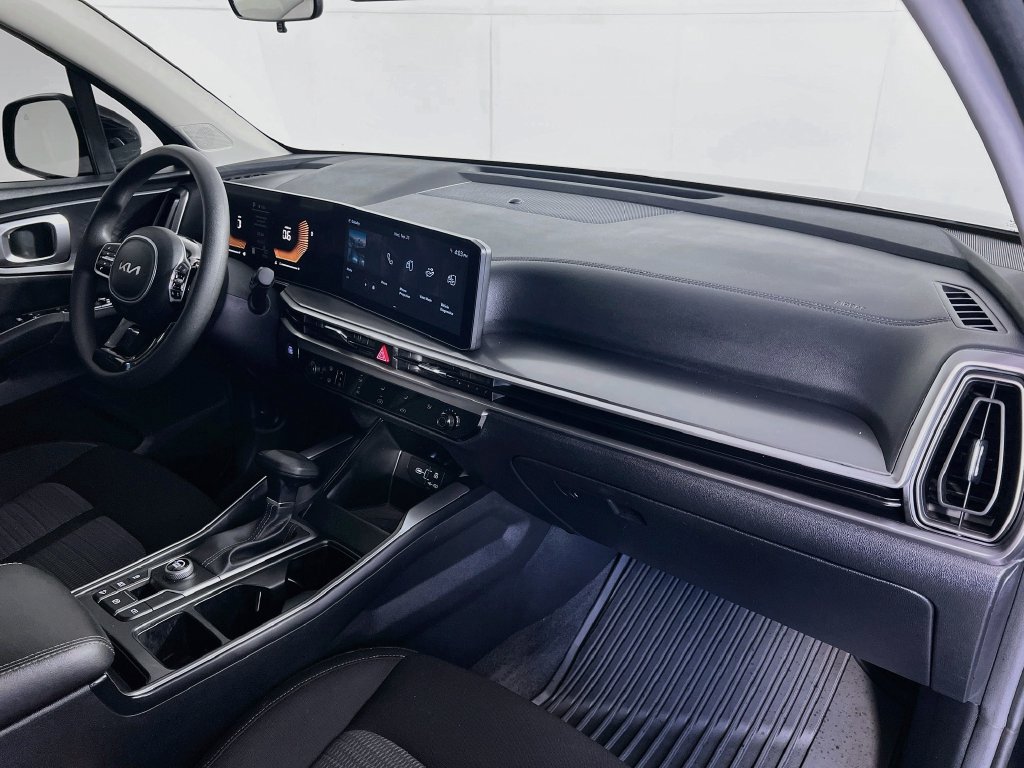 Certified 2025 Kia Sorento LX FWD image 29