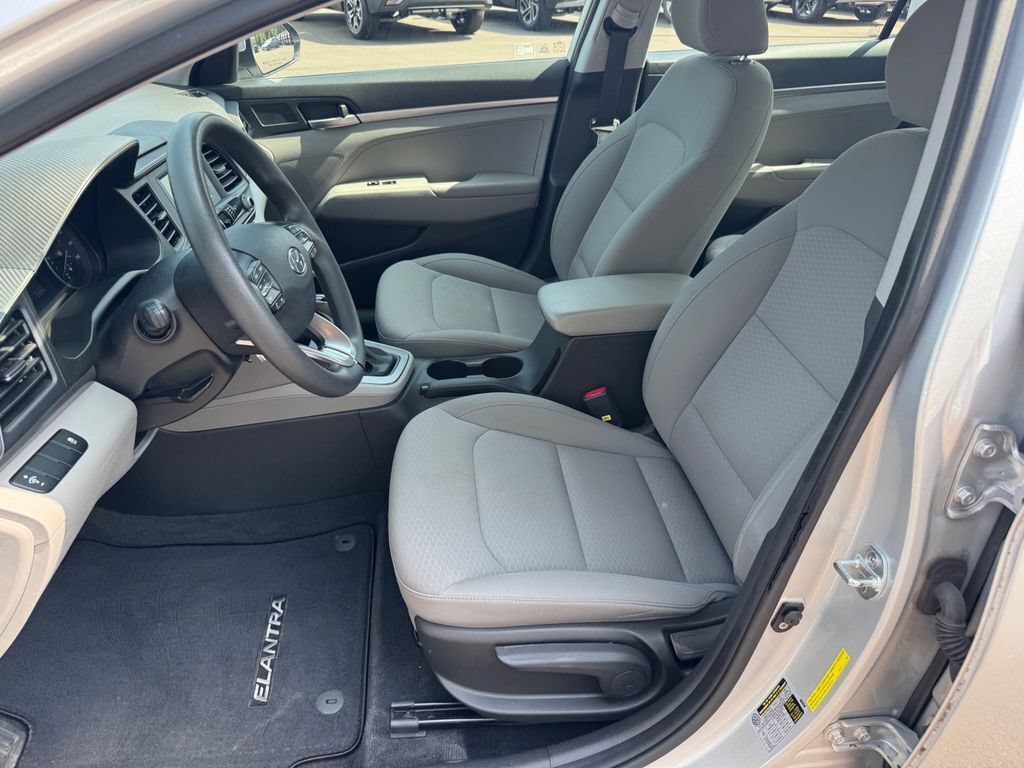 Used 2019 Hyundai Elantra SE FWD image 5