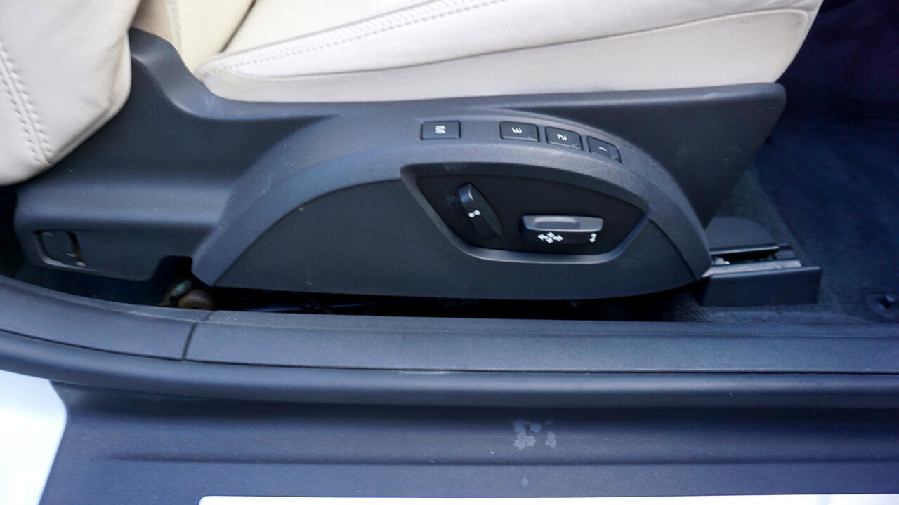 Used 2011 Volvo C70 T5 image 19