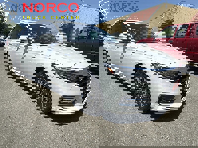 Used 2020 Honda Accord Touring image 2