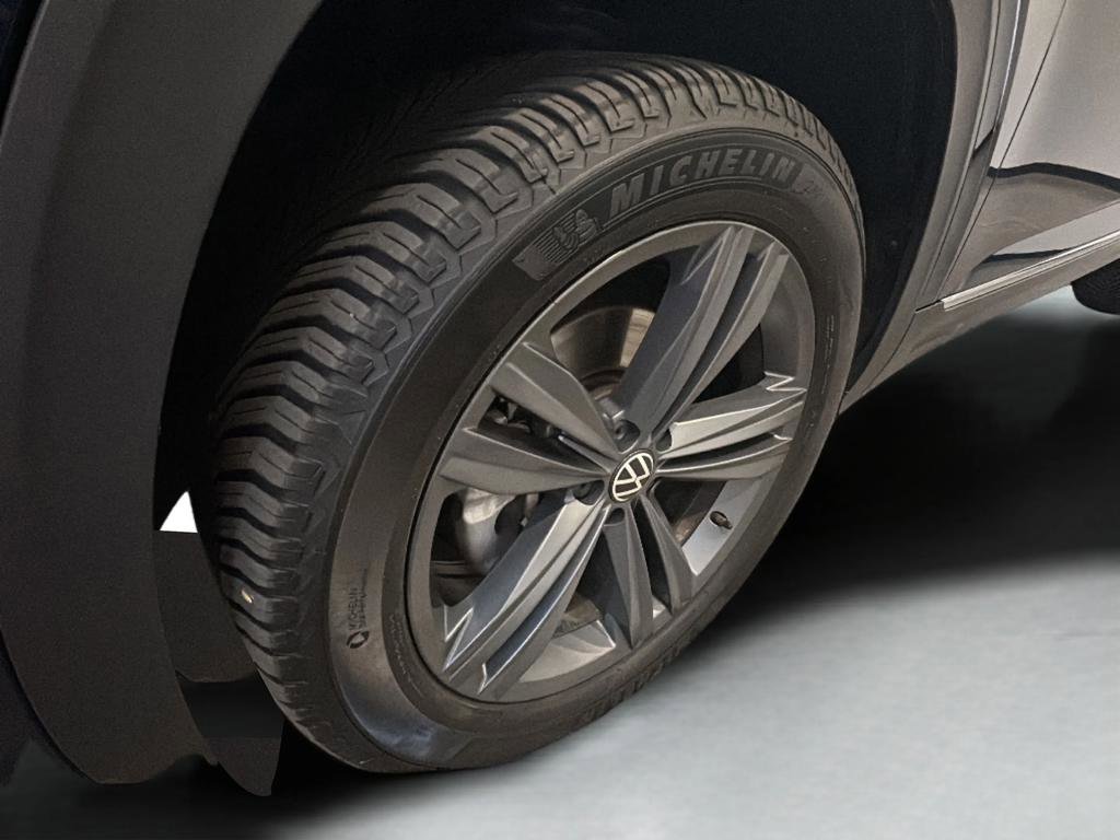 Used 2020 Volkswagen Atlas Cross Sport SE w/ Panoramic Sunroof Package image 4