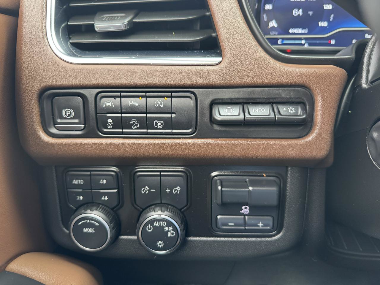 Used 2023 Chevrolet Tahoe High Country w/ Premium Package AWD/4WD image 8