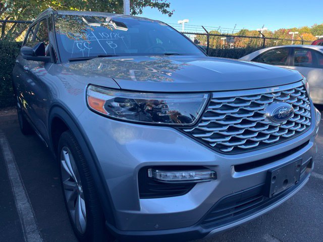 Used 2022 Ford Explorer Platinum w/ Equipment Group 601A AWD/4WD image 2