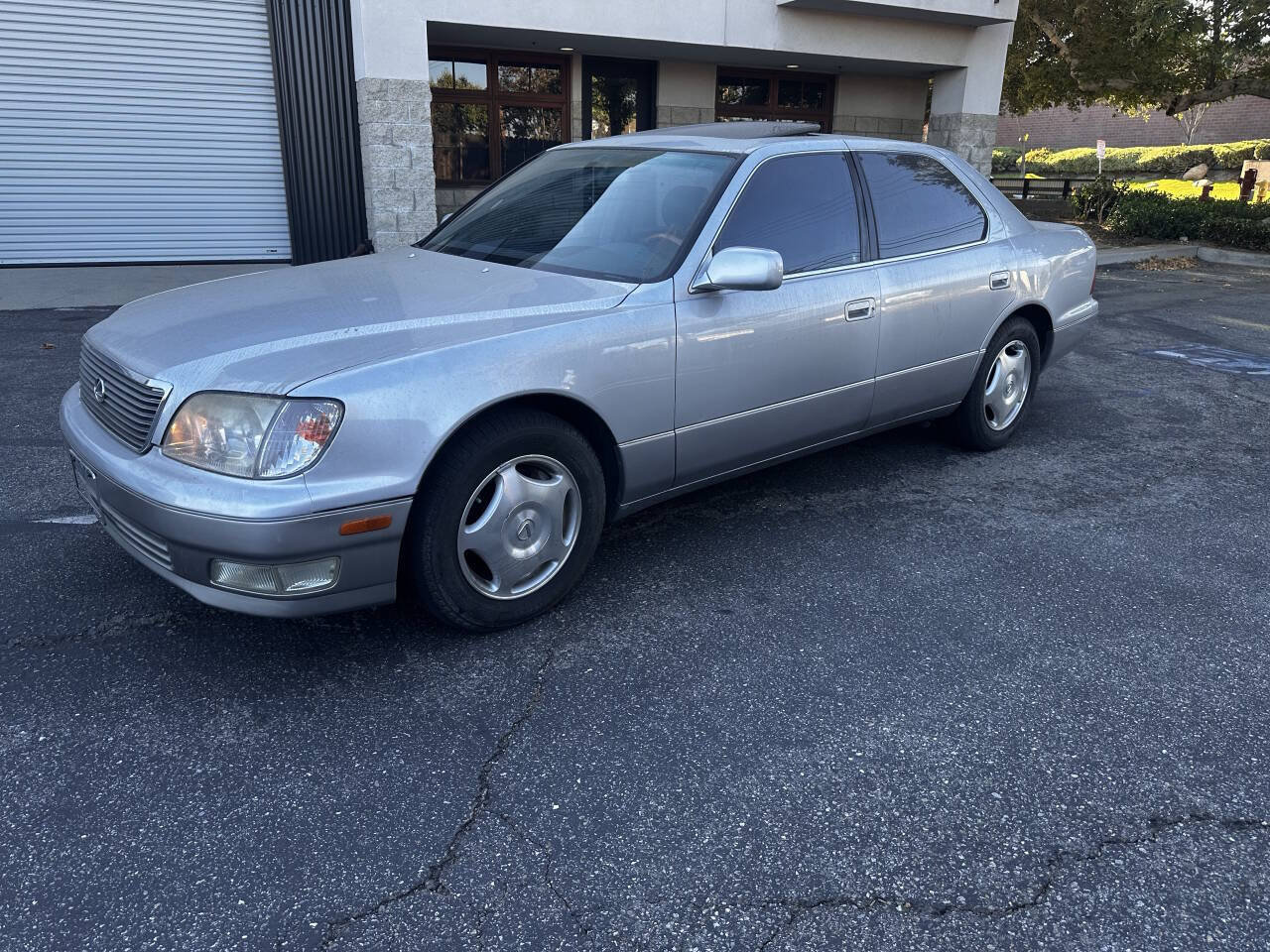 Used 2000 Lexus LS 400 RWD image 2