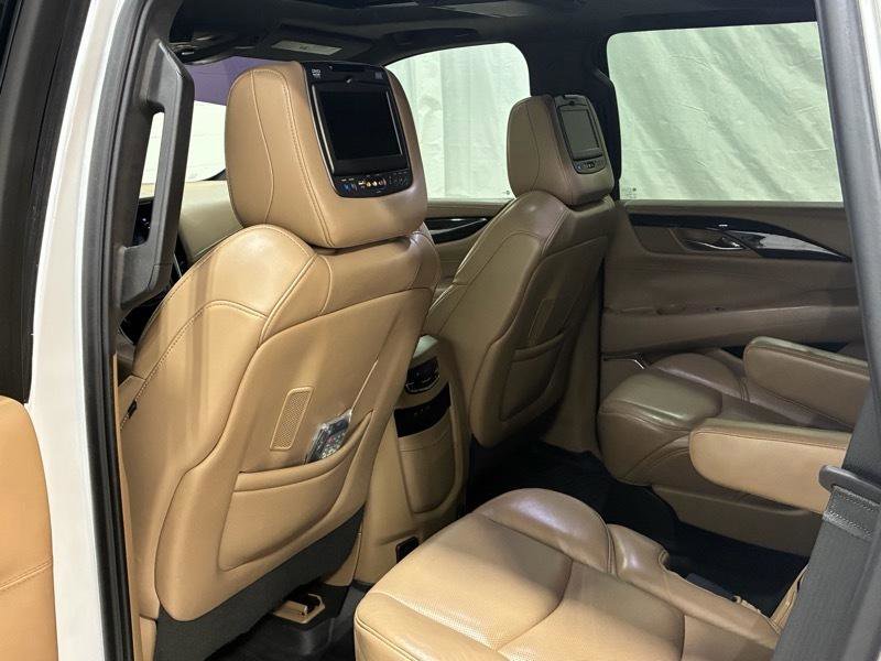 Used 2018 Cadillac Escalade Platinum AWD/4WD image 19