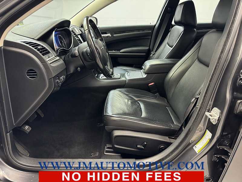 Used 2019 Chrysler 300 Limited image 12