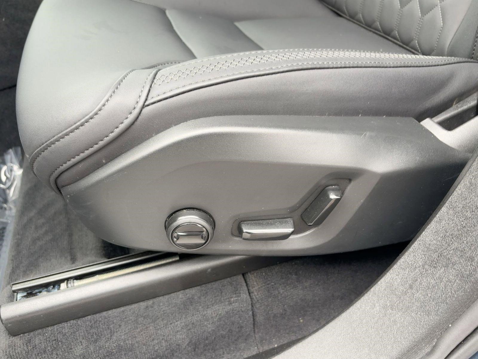 Certified 2025 Volvo XC90 B6 Plus image 14