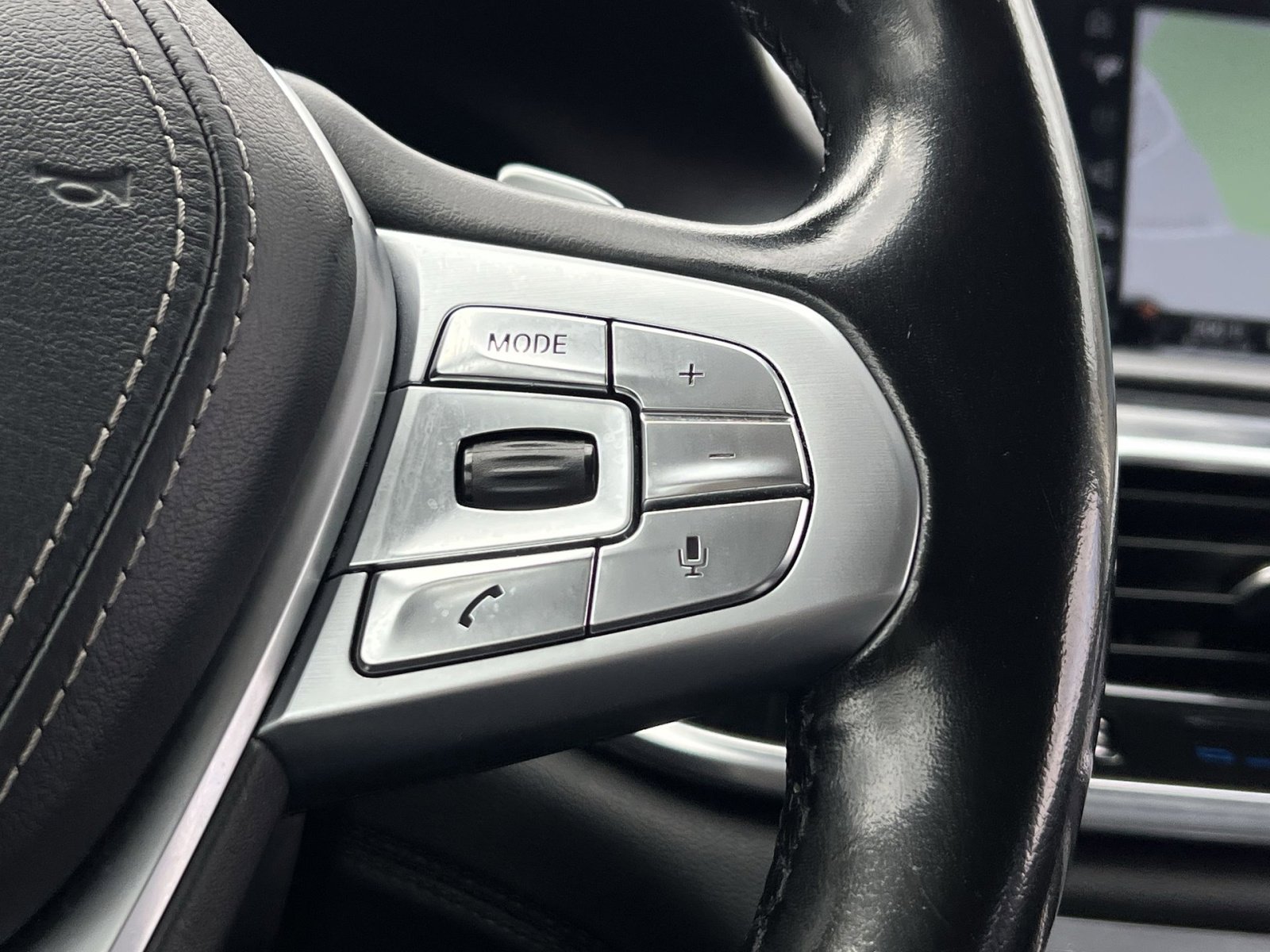 Used 2017 BMW 740i xDrive image 29