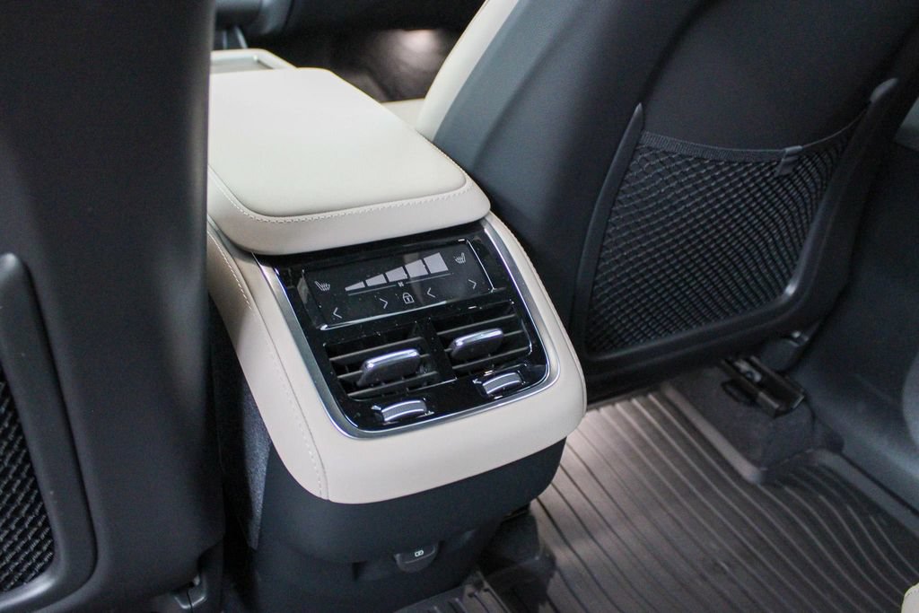 Used 2026 Volvo XC90 B5 Plus w/ Protection Package Premier AWD/4WD image 29