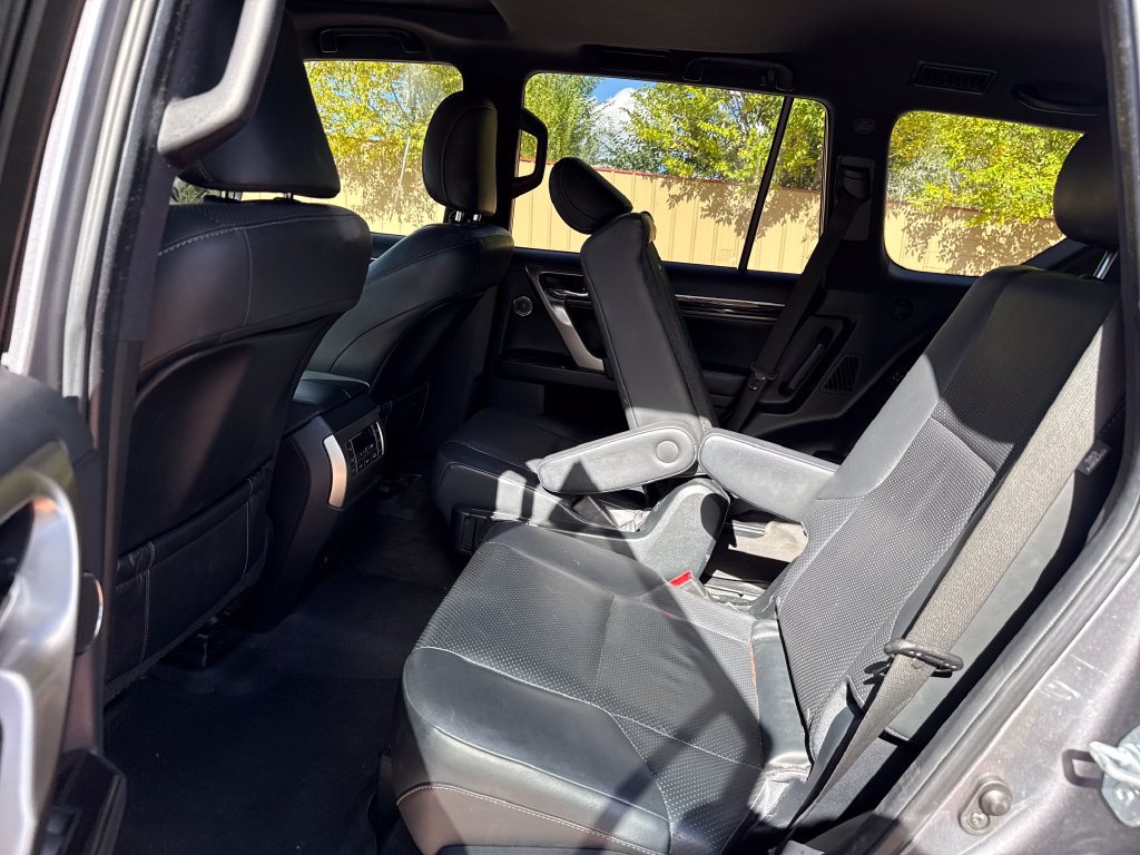 Used 2021 Lexus GX 460 Luxury w/ Sport Design Package AWD/4WD image 19