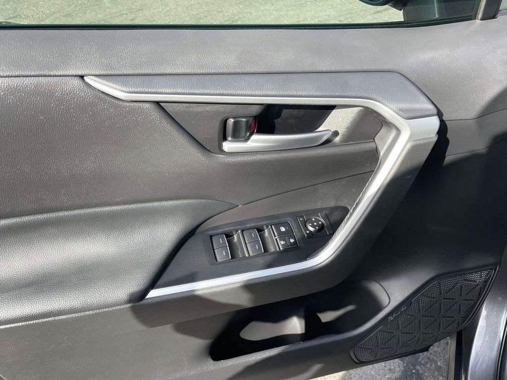 Used 2025 Toyota RAV4 XLE w/ Convenience Package FWD image 27