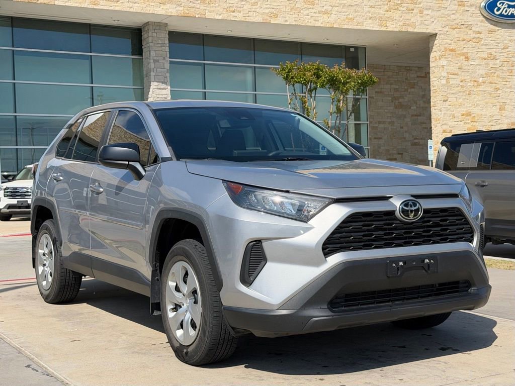 Used 2022 Toyota RAV4 LE image 18