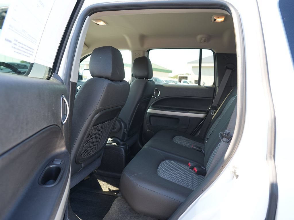 Used 2010 Chevrolet HHR LS FWD image 17