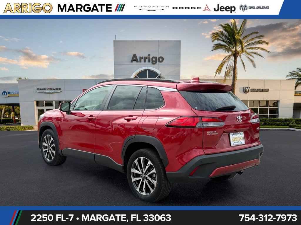 Used 2023 Toyota Corolla Cross XLE w/ Convenience Package FWD image 5