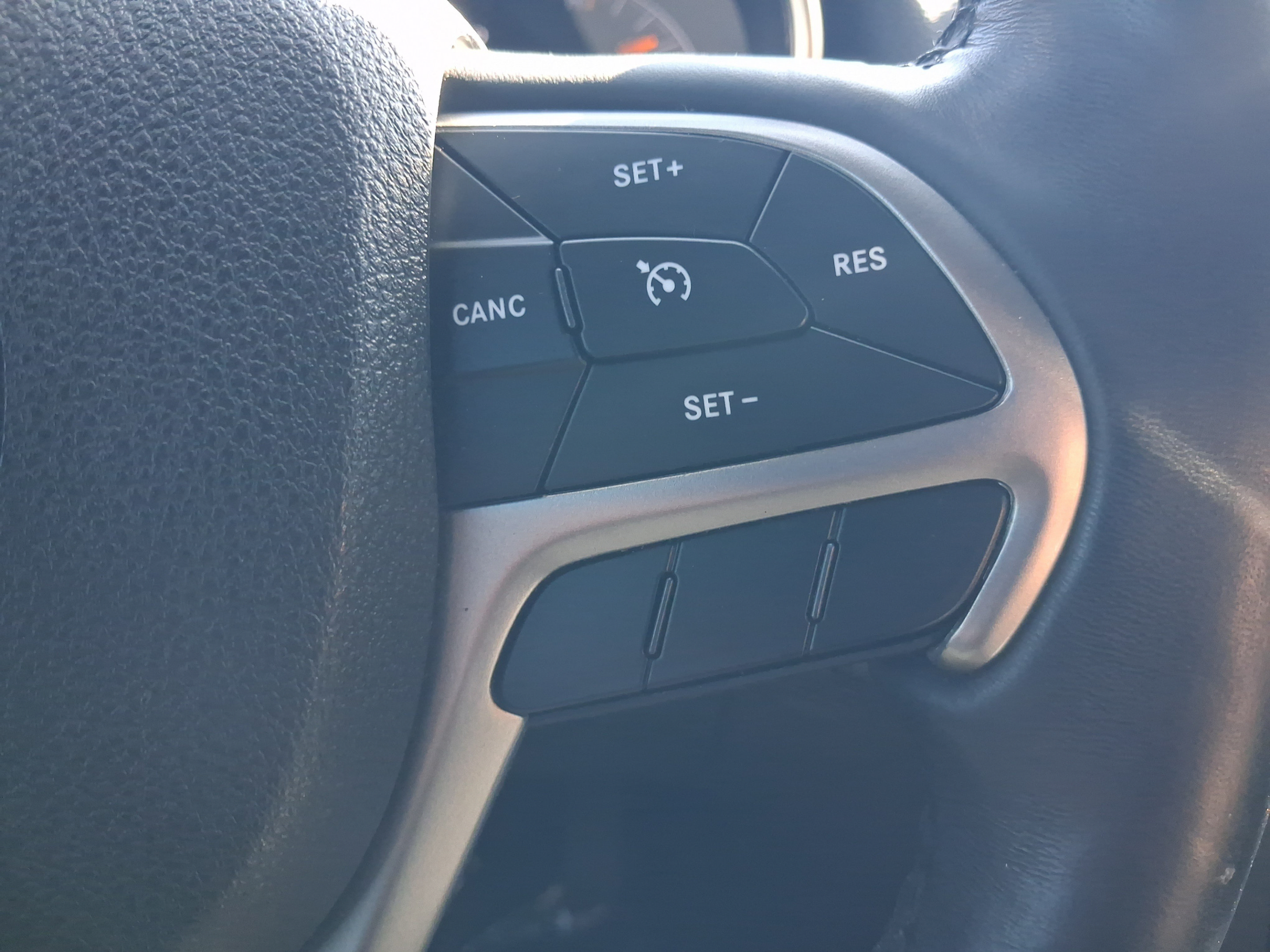Used 2018 Jeep Grand Cherokee Altitude AWD/4WD image 22