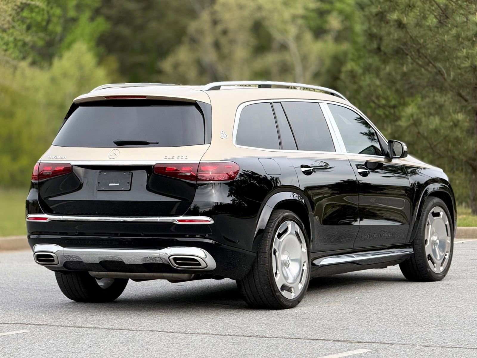 Used 2024 Mercedes-Benz Maybach GLS 600 4MATIC image 11