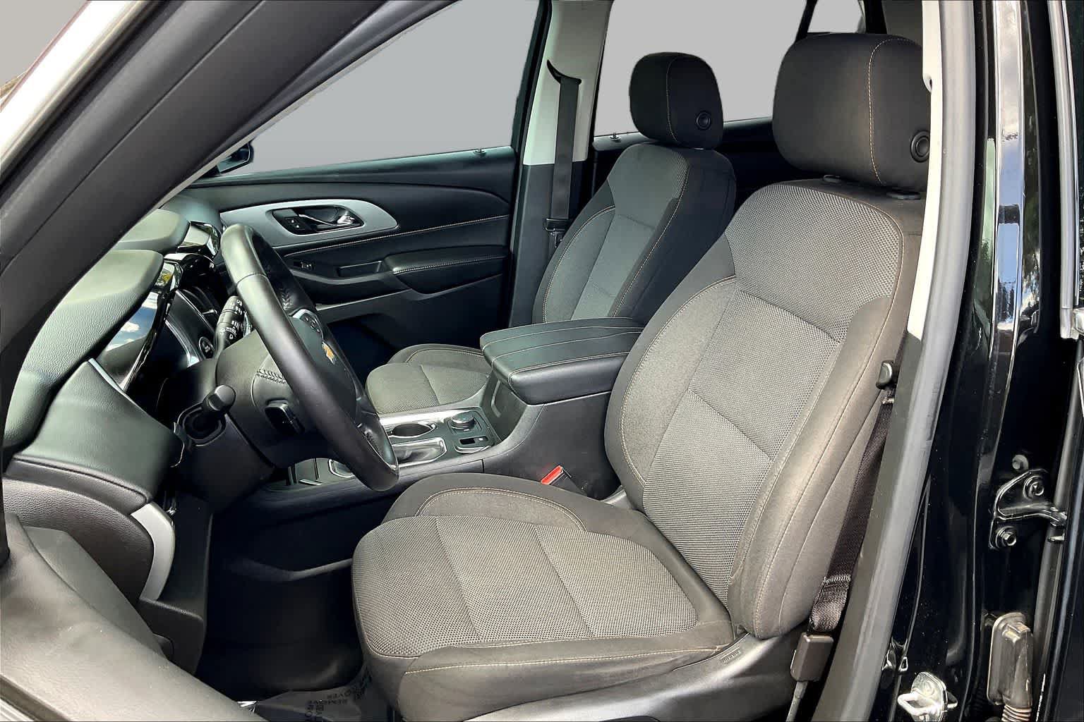 Used 2021 Chevrolet Traverse LT FWD image 24