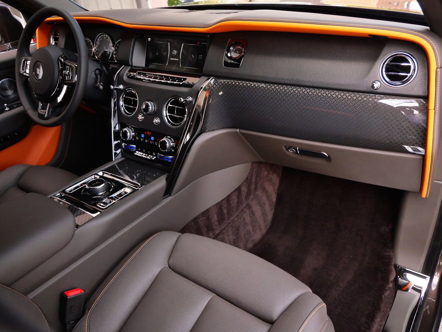 Certified 2022 Rolls-Royce Cullinan Black Badge AWD/4WD image 18