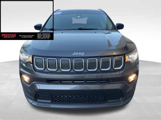 Used 2022 Jeep Compass Latitude image 2