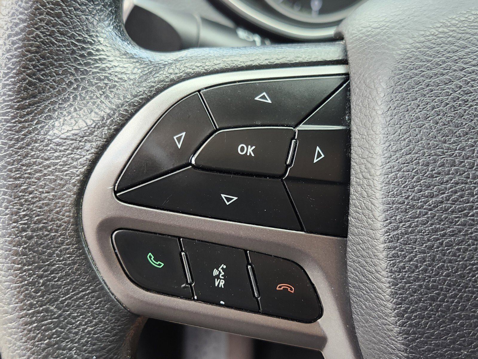 Used 2019 Jeep Cherokee Latitude w/ Popular Appearance Group image 24