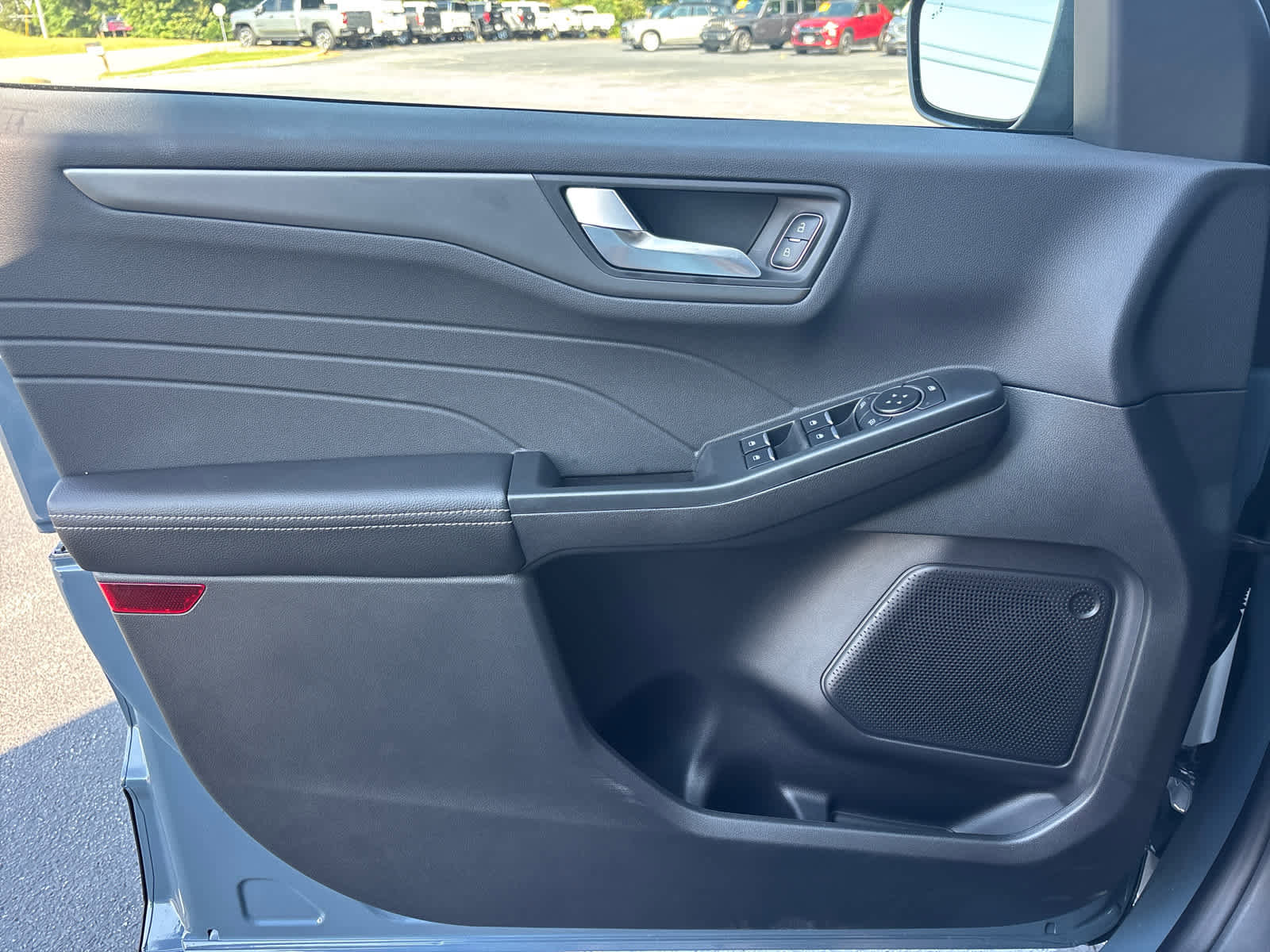 New 2025 Ford Escape SE image 17