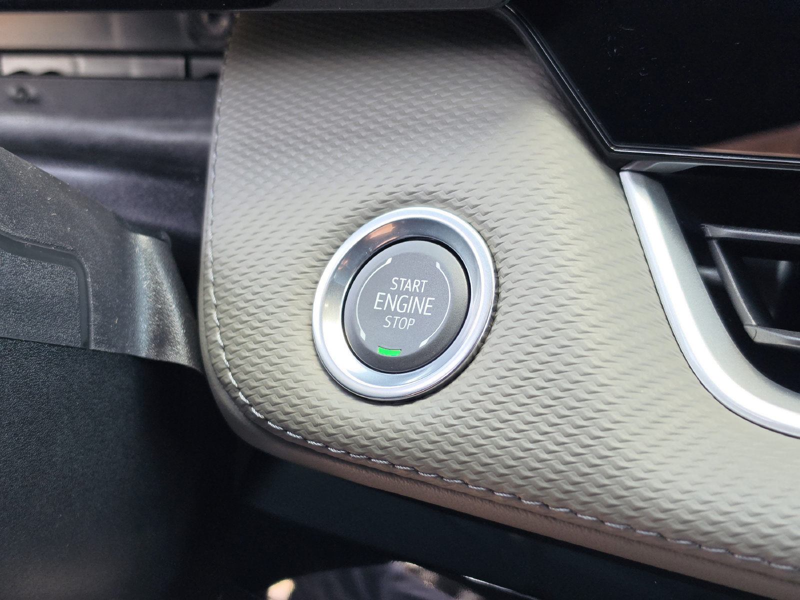 Used 2026 Chevrolet Equinox LT w/ Convenience Package II FWD image 36