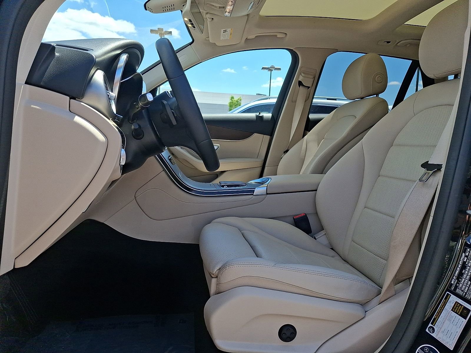 Used 2020 Mercedes-Benz GLC 300 4MATIC image 13