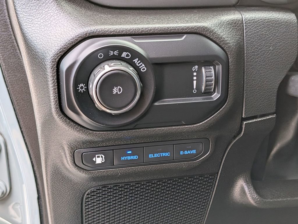Used 2023 Jeep Wrangler Unlimited w/ Cold Weather Group AWD/4WD image 15