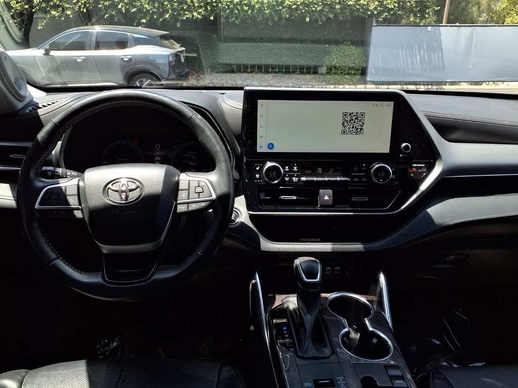 Used 2023 Toyota Highlander Platinum FWD image 21