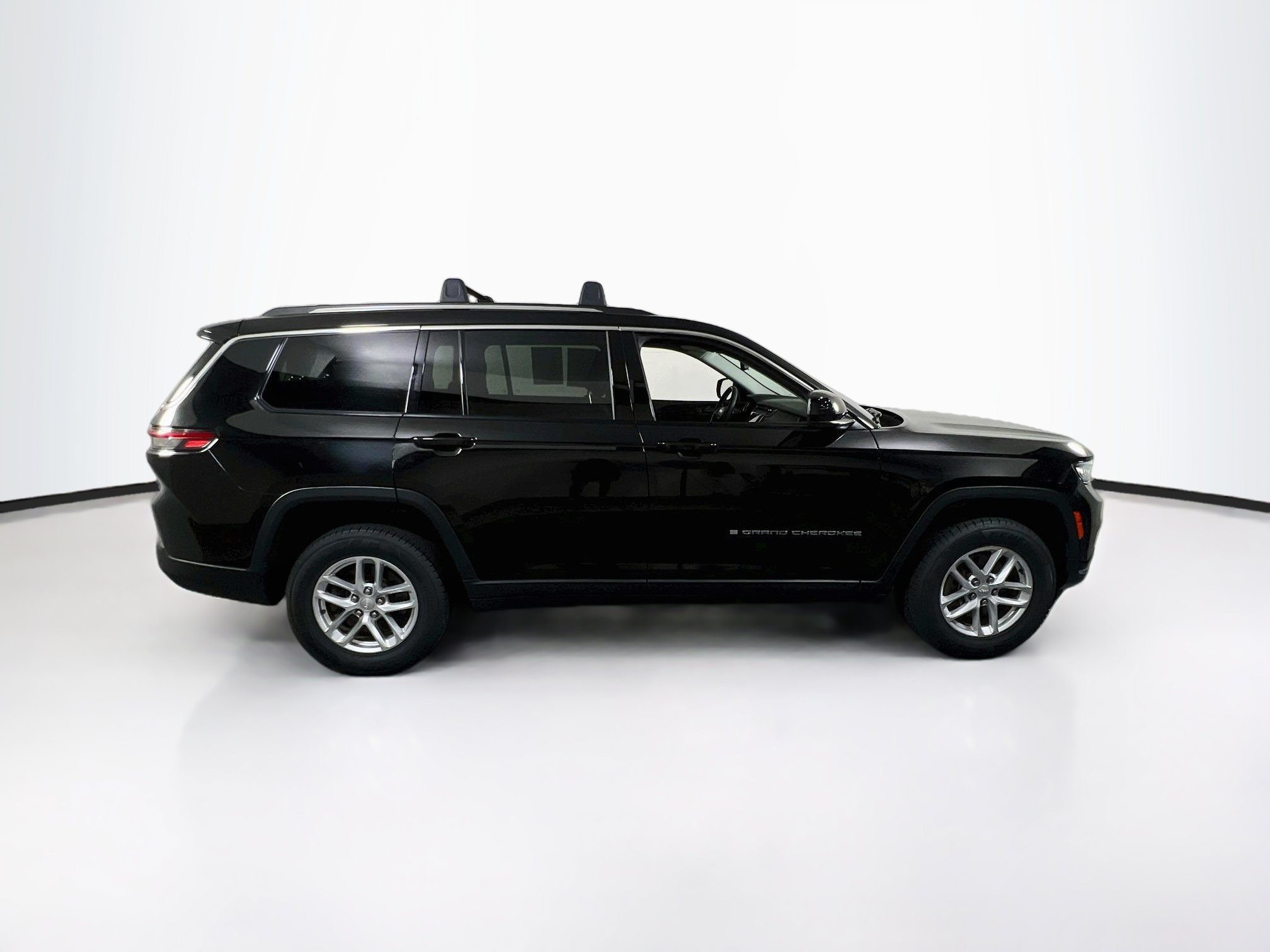 Used 2023 Jeep Grand Cherokee L Laredo w/ Luxury Tech Group I AWD/4WD image 4