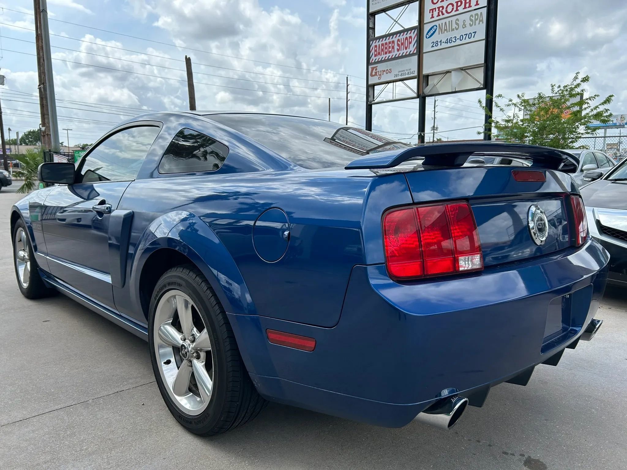 Used 2009 Ford Mustang GT Premium RWD image 3